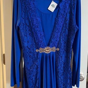 Excellent condition… Size 10…. Beautiful blue top… never worn